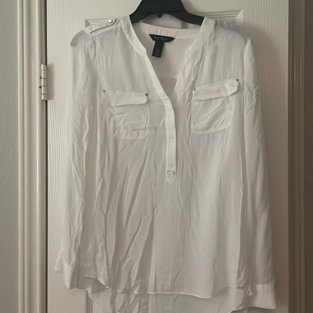 Women White V-neck Long sleeve/quarter sleeve Front pocket Tunic. Size 6.